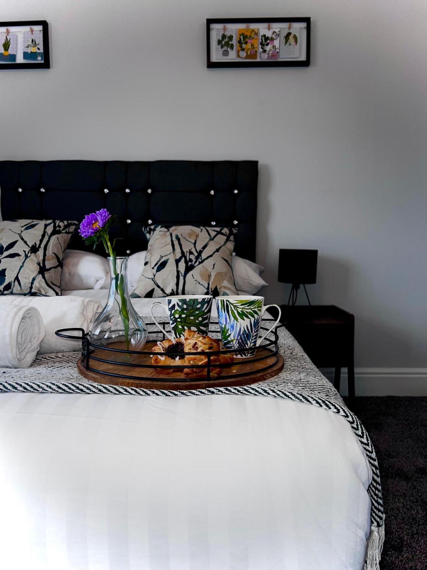 The Cheshire Gathering - Sleeps Up To 30 With Hot Tub Chester Exterior foto